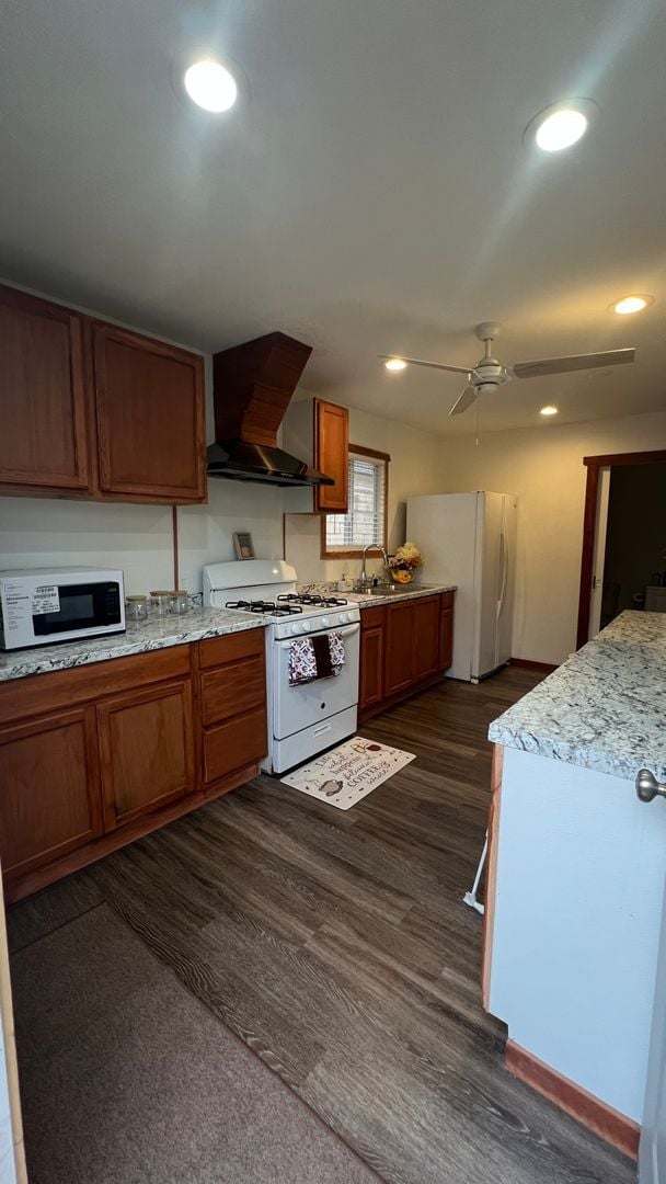 Building Photo - NEW Beautiful 3 Bedroom 1 Bath ADU - Furni...