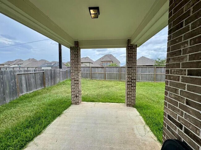 Building Photo - 30111 Twisting Springs Dr
