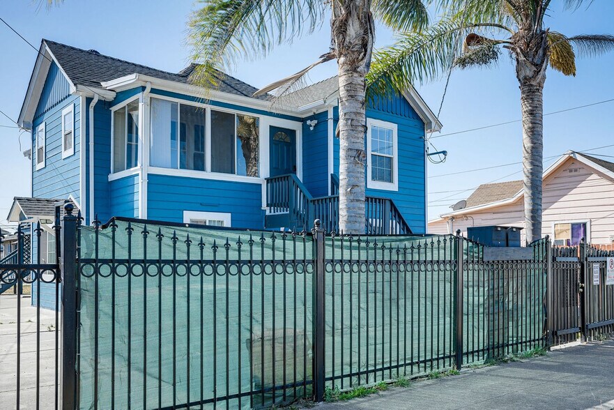 Building Photo - 1218 84th Ave