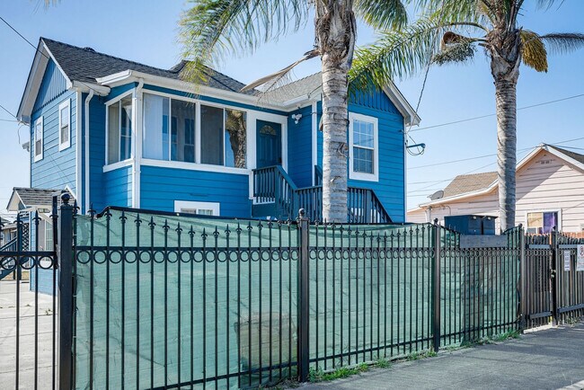 Building Photo - 1218 84th Ave