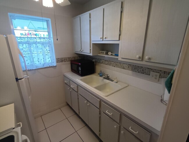 Building Photo - 1119 Lake Terrace