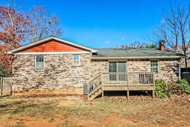 Building Photo - Bright & Inviting 3-Bedroom Home