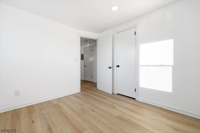 Building Photo - 88 Mitchell St