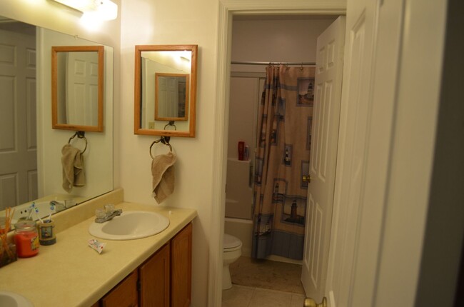 Building Photo - 2 BR Townhouse on the Golf Course
