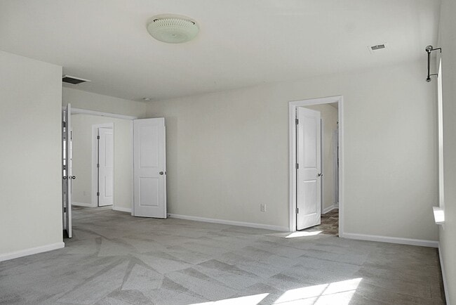 Building Photo - Beautiful 3 Bedroom, 2.5 Bath-Monks Corner...