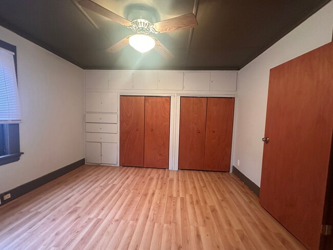 Building Photo - Welcome home- Large 3 Bedroom Home