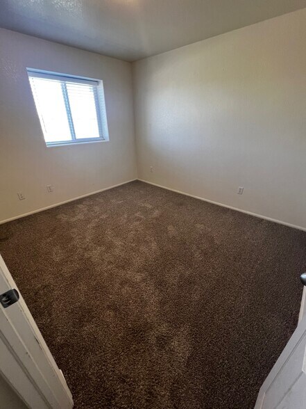 Building Photo - 593 S Aguilar Dr