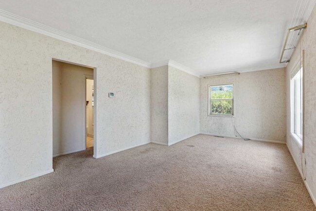 Building Photo - 4 BED 2.5 BATH HOME IN REXBURG
