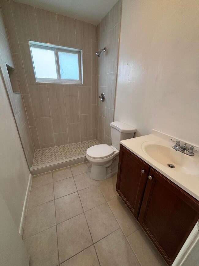 Building Photo - 11421 NW 39th Pl