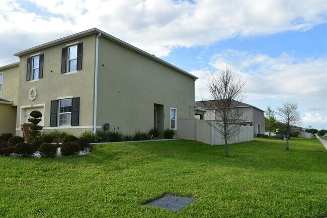 Building Photo - 9001 Wildflower Ln