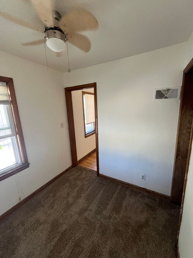 Building Photo - Winter Special: * First month's rent FREE with a one year signed lease!!!* - Modern 3BR/2BA Two-L...