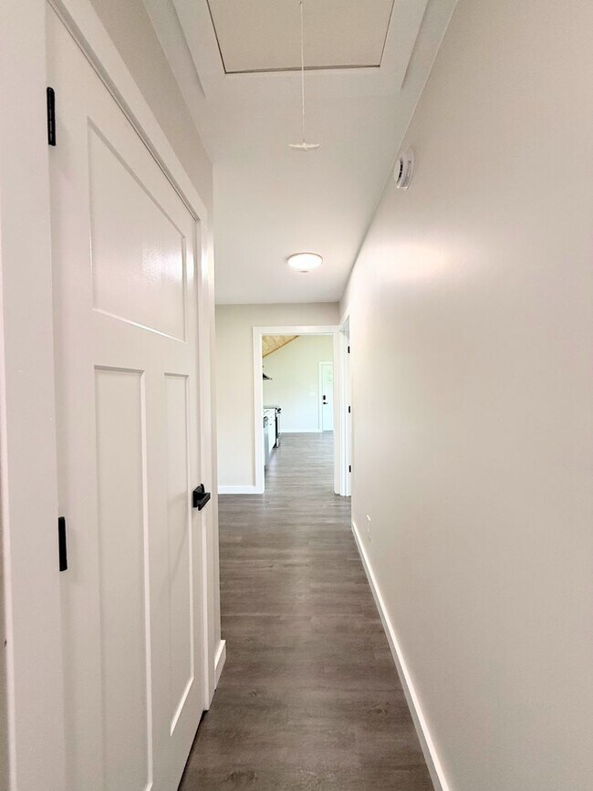 Building Photo - In the heart of Fruithurst!!!