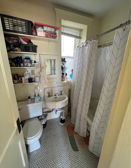 Building Photo - 41 Park Dr