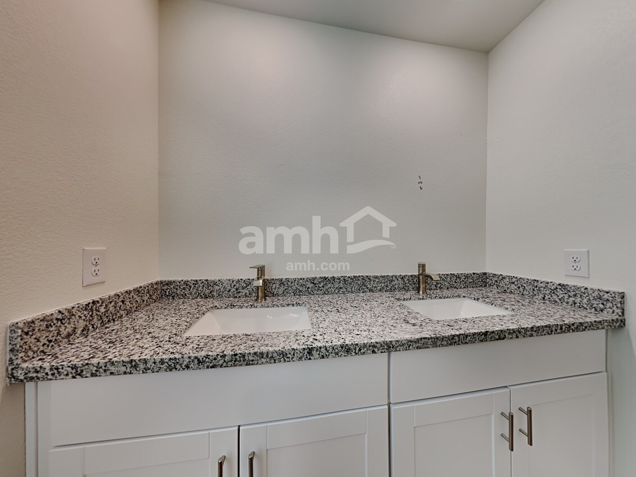 Building Photo - 72 Cabaletta Ln