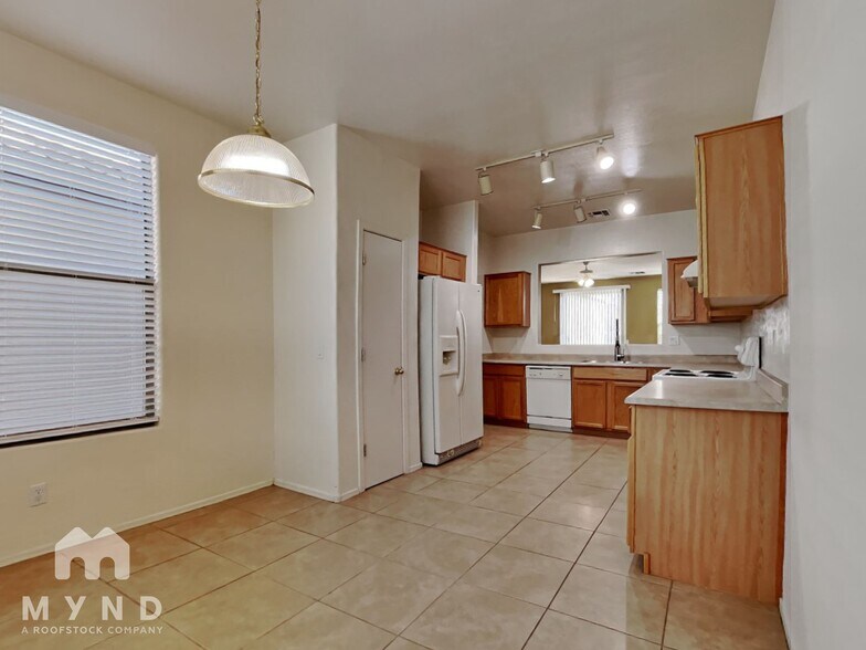 Building Photo - 2204 W San Tan Hills Dr