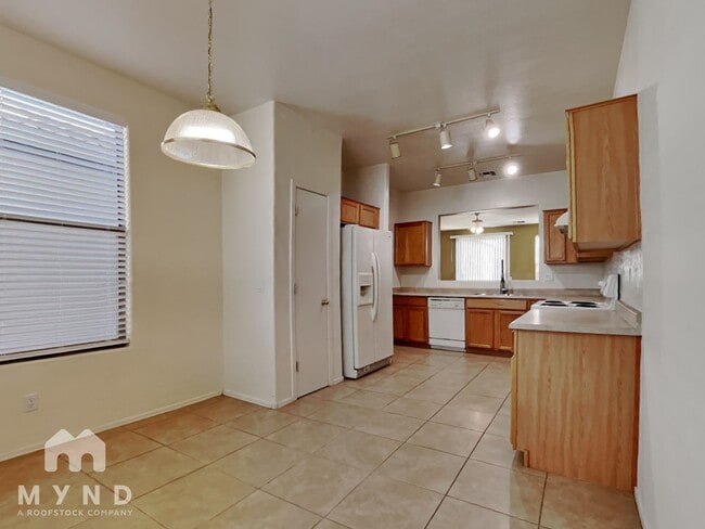 Building Photo - 2204 W San Tan Hills Dr