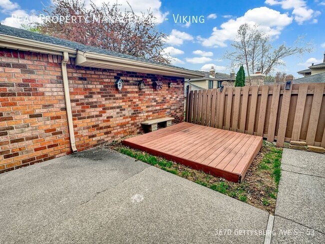 Building Photo - Renovated 2 Bed 1.5 Bath 1 Car Garage! - D...