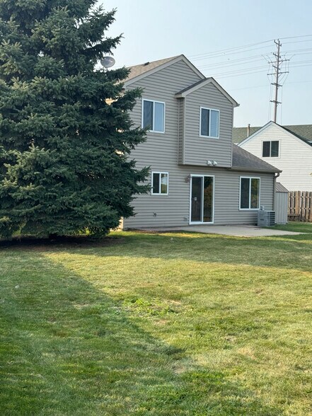 Building Photo - 6 Lansbury Ct