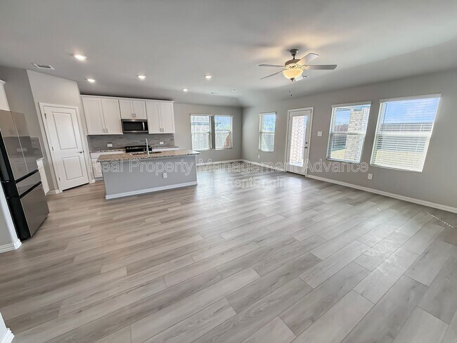 Building Photo - 615 Tribble Dr