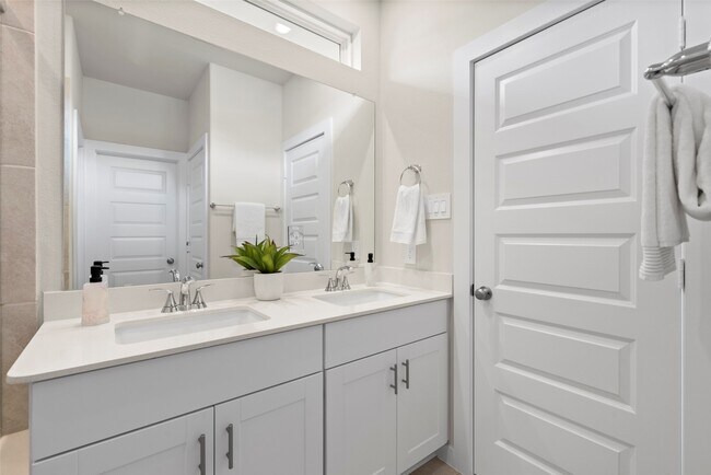 Building Photo - 10013 Rustic Charm St