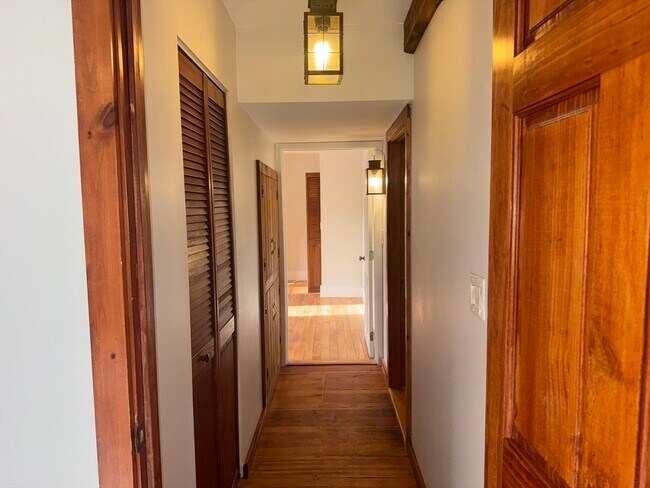 Building Photo - 25 Pine St