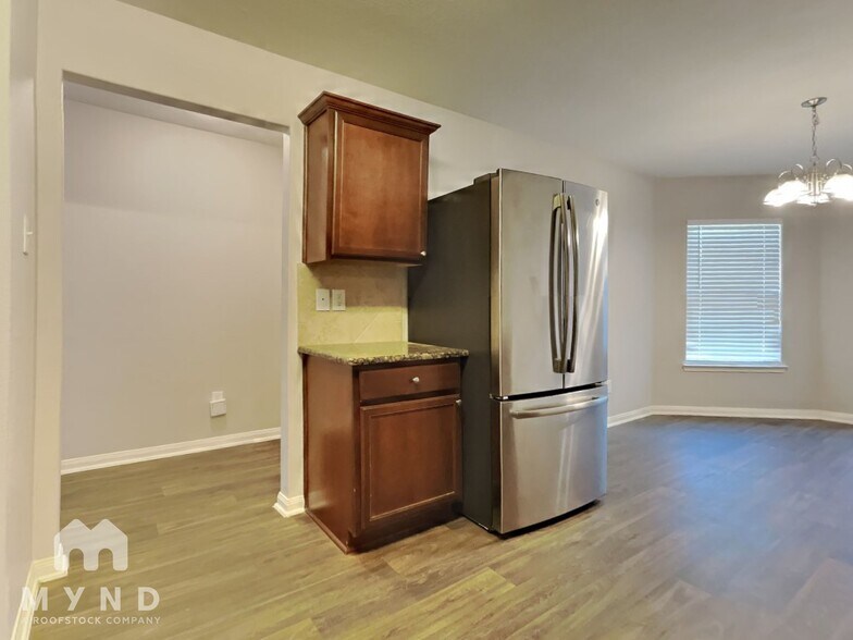 Building Photo - 15911 Newport Pl