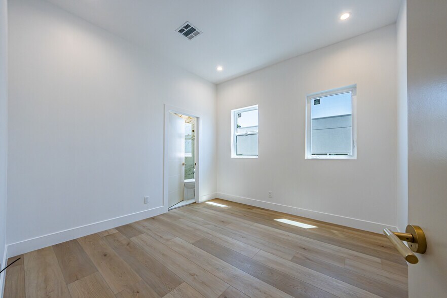 Building Photo - 242 N Dillon St