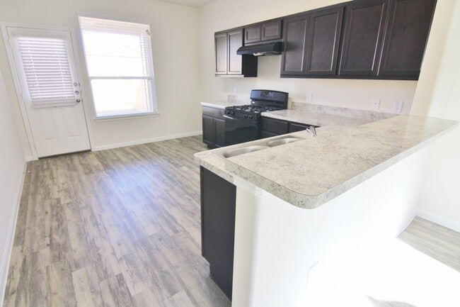 Building Photo - 6255 Brenwood Cir