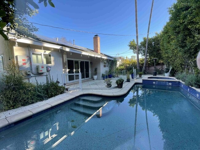 Building Photo - UPGRADED SMART HOME IN PRESTIGIOUS ENCINO VILLAGE!