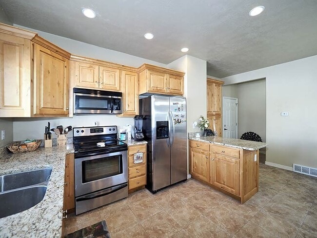 Building Photo - Perfect Town Home in Eagle Mountain