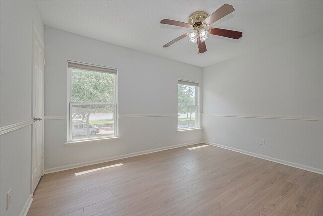 Building Photo - 3131 Double Lake Dr