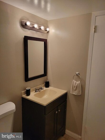 Building Photo - 2624 Redcoat Dr