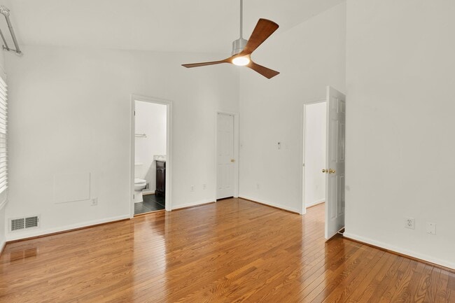 Building Photo - 1249 Quaker Hill Dr