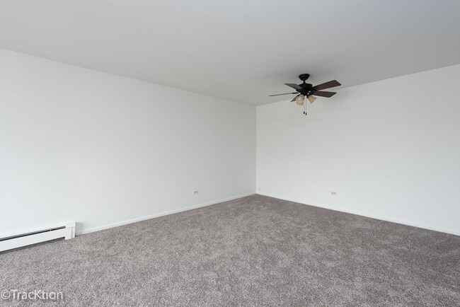 Building Photo - 1301 S Finley Rd