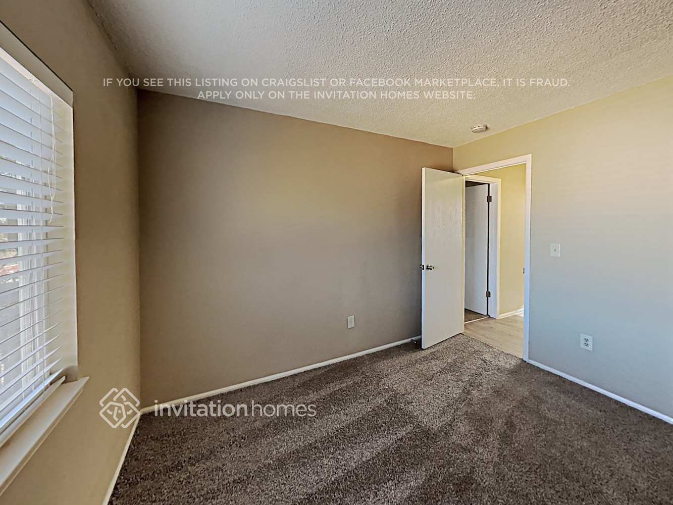 Building Photo - 18821 E Oregon Dr