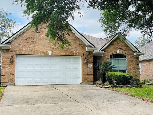 Building Photo - 20910 Medallion Pointe Dr