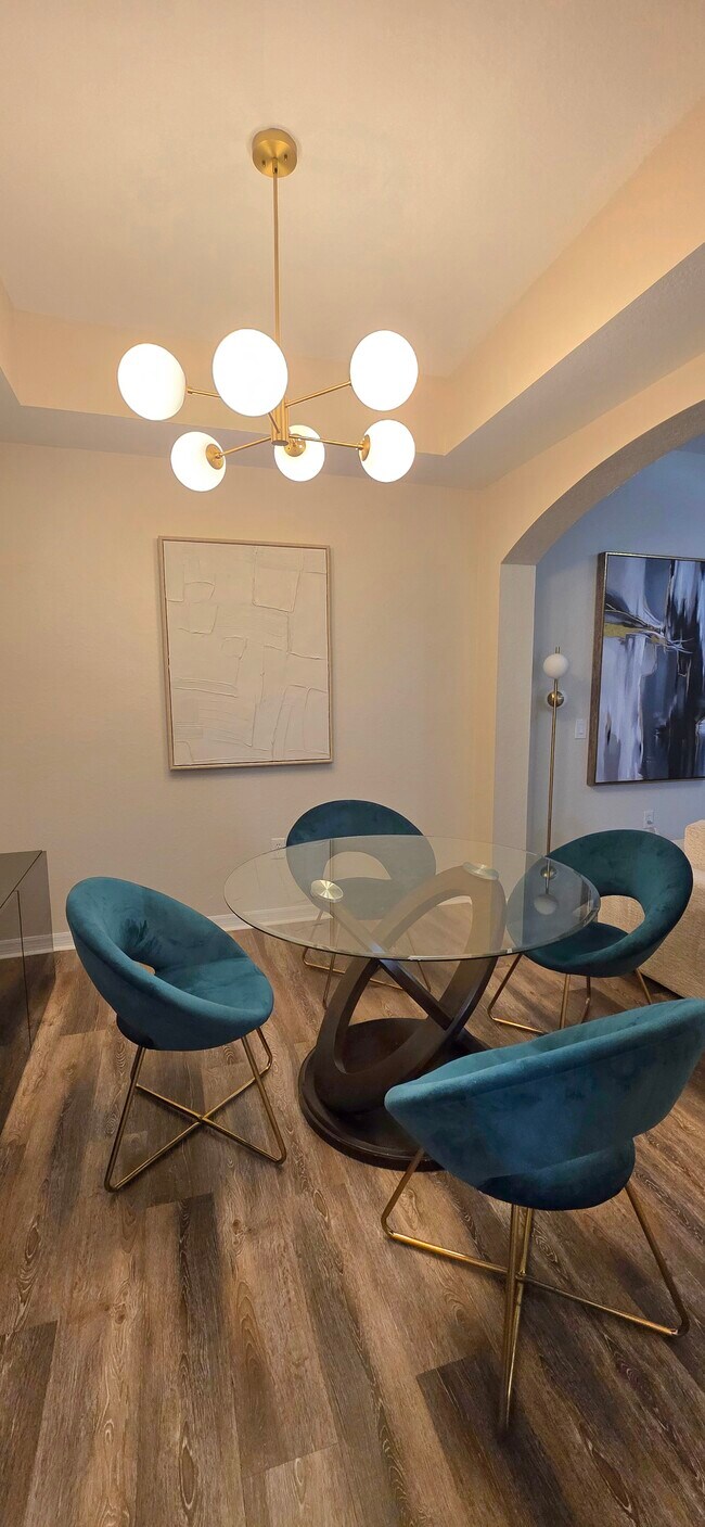 Building Photo - 1355 Mariposa Cir