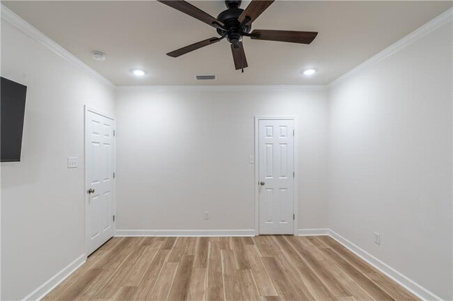 Building Photo - 656 Falls Church Rd