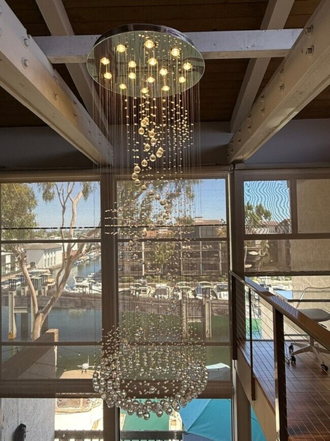 Building Photo - 7334 Marina Pacifica Dr N