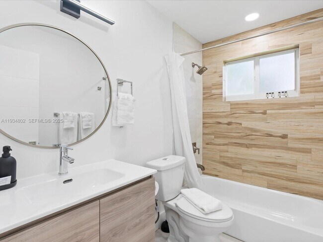 Building Photo - 4121 SW 54th Ct