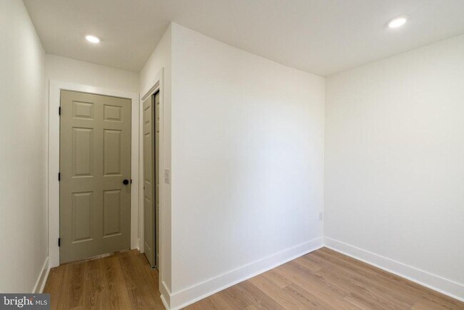 Building Photo - 1824 N Bouvier St