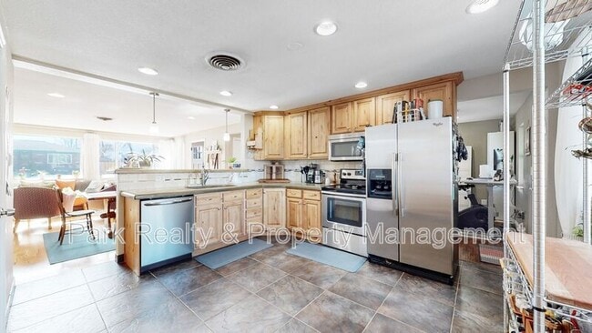 Building Photo - 6025 W 61st Ave