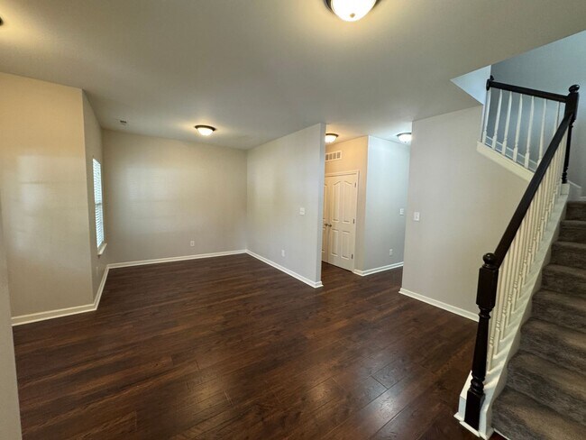 Building Photo - Move-in Ready! **Move-in Special** $250 of...