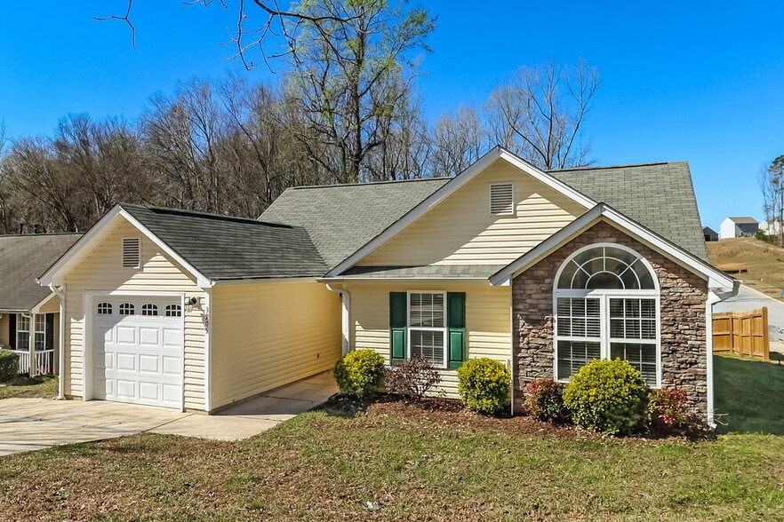 Building Photo - 3205 Forest Creek Ct