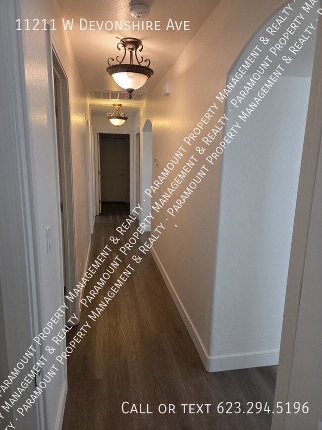 Building Photo - 11211 W Devonshire Ave