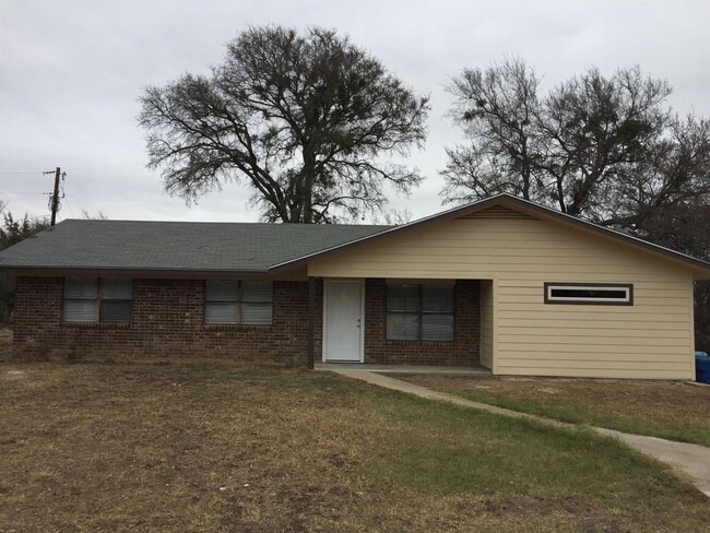 Building Photo - 501 E Oak Ridge Dr