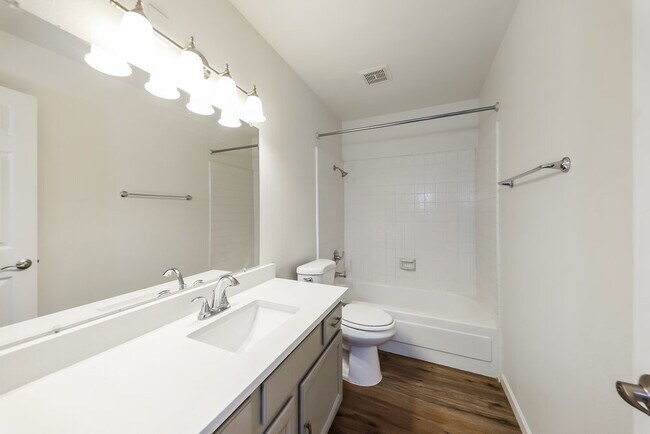 Building Photo - 6630 W Poinsettia Dr