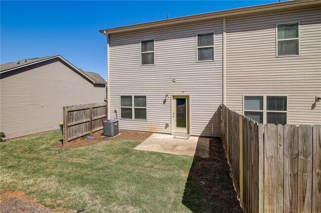 Building Photo - 544 Oakside Pl