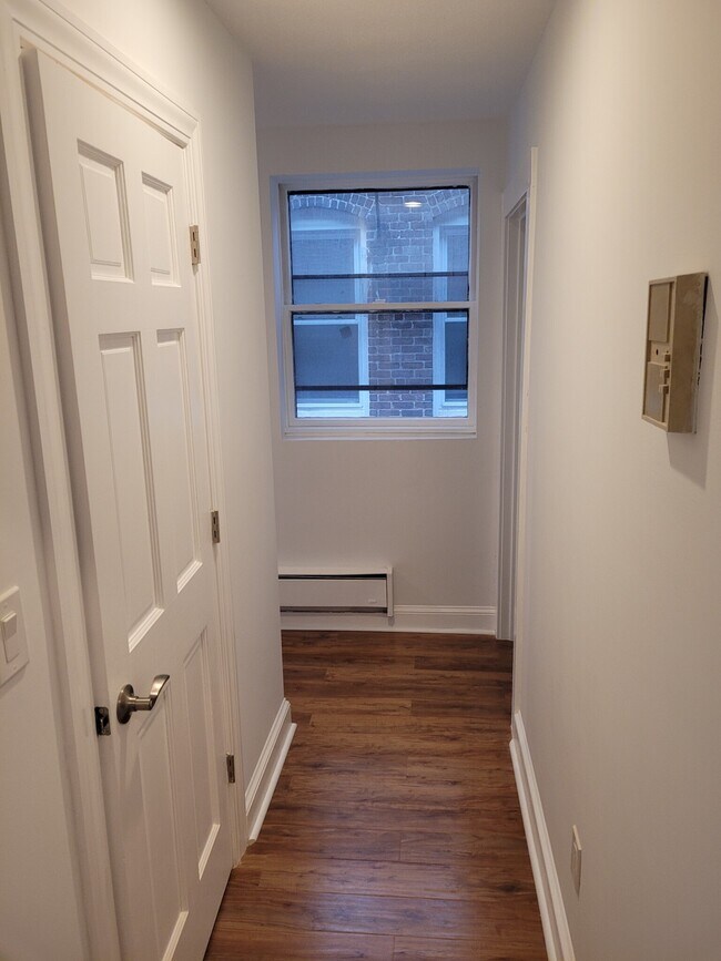 Building Photo - 226 Hanover St