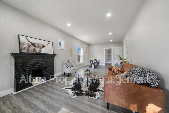 Building Photo - 2339 S Acoma St